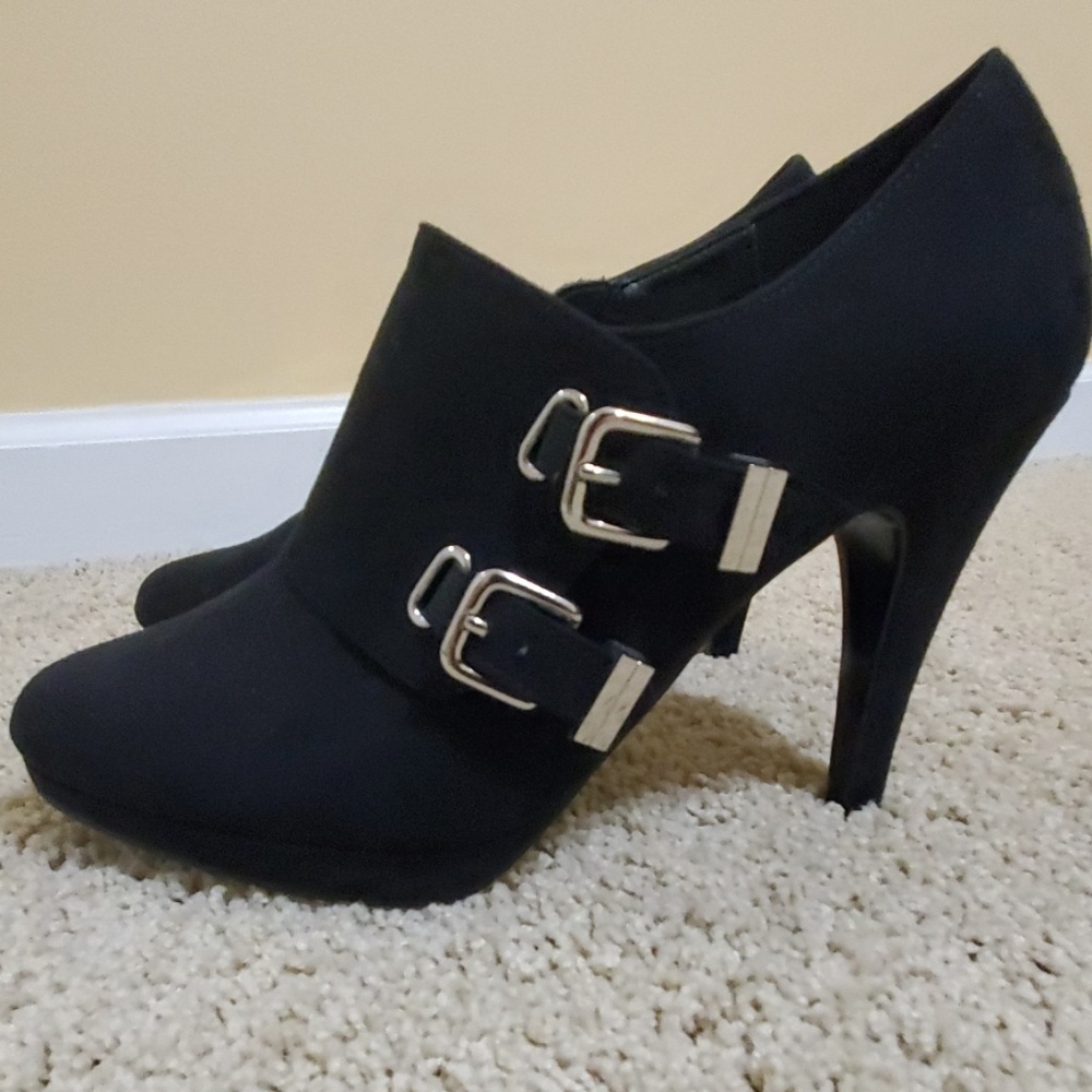 Kelly & Katie black booties